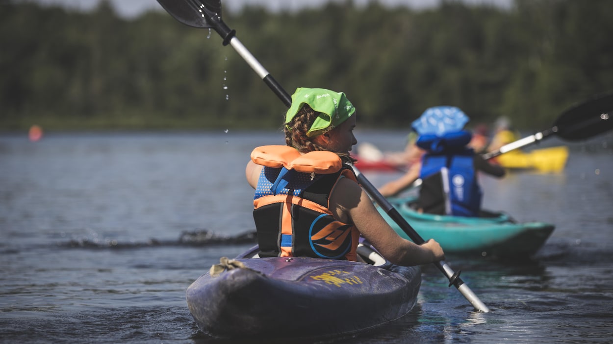 Devrait-on obliger le port du gilet de sauvetage en kayak?