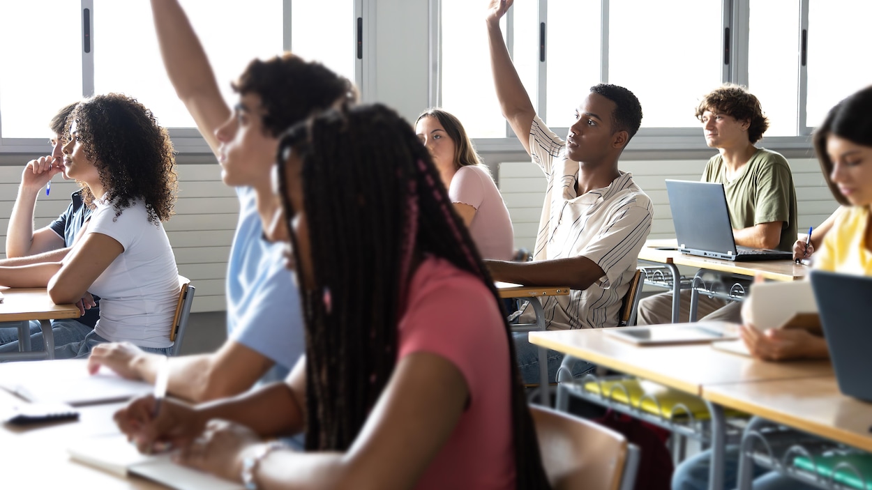 Parler du référendum en classe, un « flou » pour des enseignants albertains
