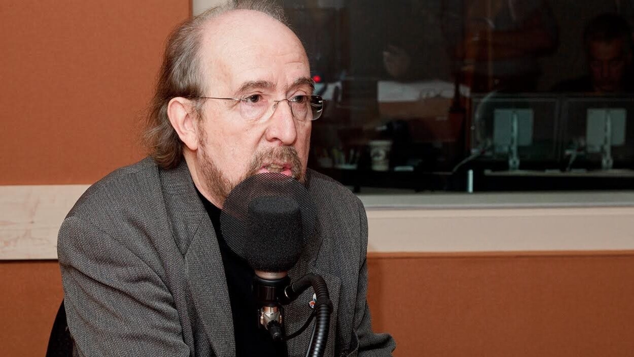 Gérald Larose en studio.