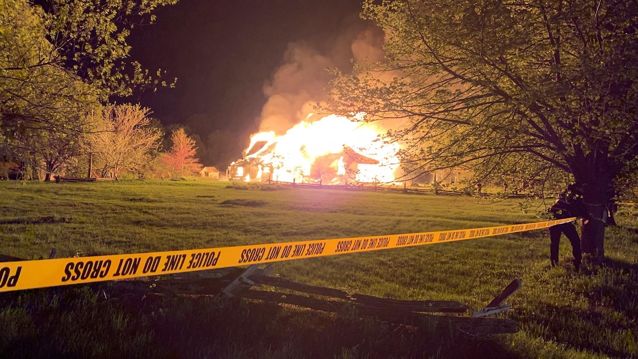 La maison Busteed en flamme.