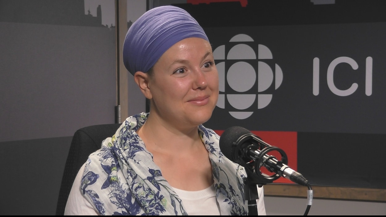 Marie Galophe dans le studio de l'émission Point du jour.