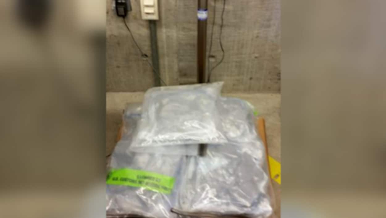 Plus de 24 kilogrammes de méthamphétamine (MDMA) ont été interceptés au poste frontalier de Blaine dans l'État de Washington le 10 juin 2017.