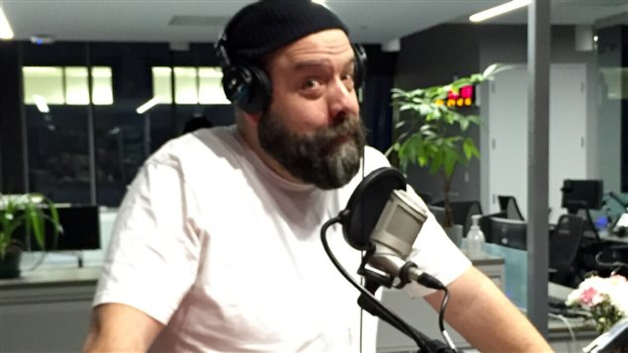 Stef Paquette au microphone du Matin du Nord