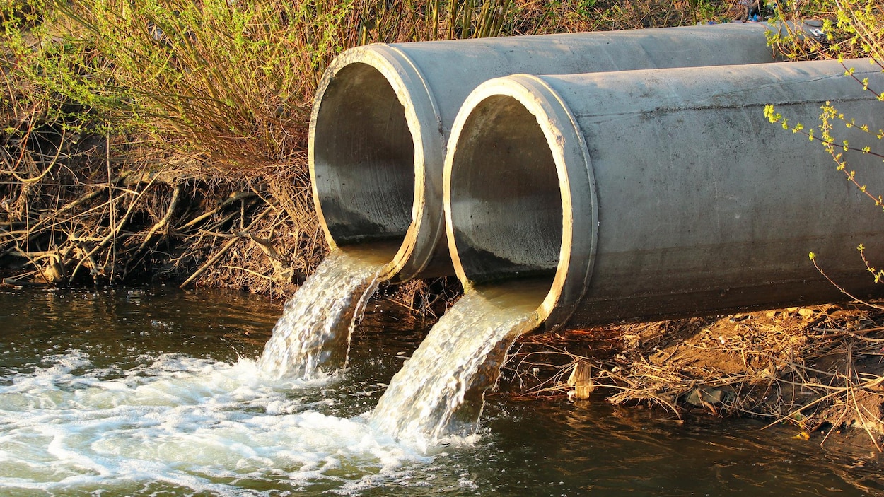 Vaux-Saules. La canalisation d'eau potable de la rue du Râteau va