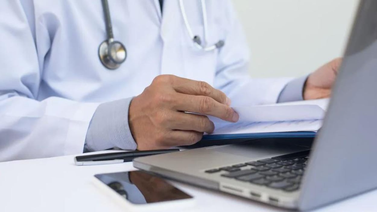 Des voix s’élèvent pour réclamer la fin du billet du médecin pour les courtes absences