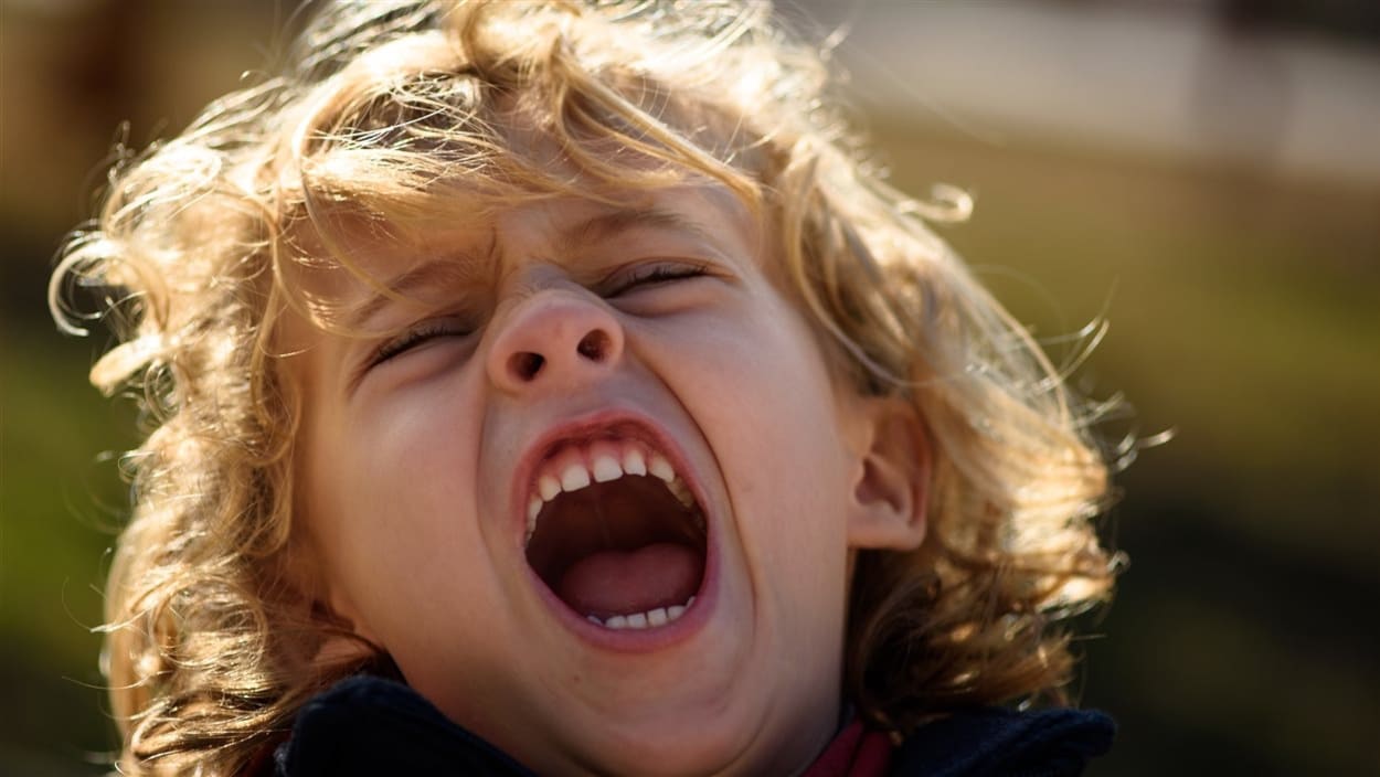 Un enfant en plein accès de colère.
