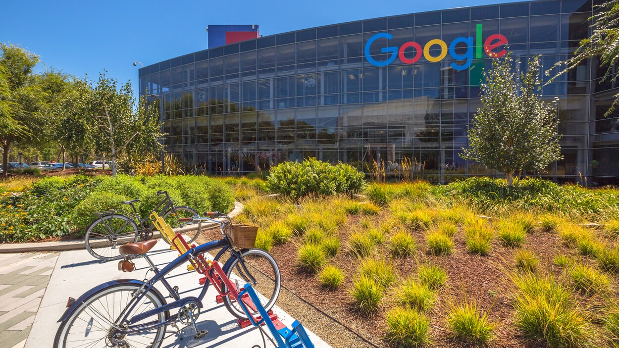 Plus des deux tiers des employés de Google sont des hommes. Plus des deux tiers des employés de Google sont des hommes.