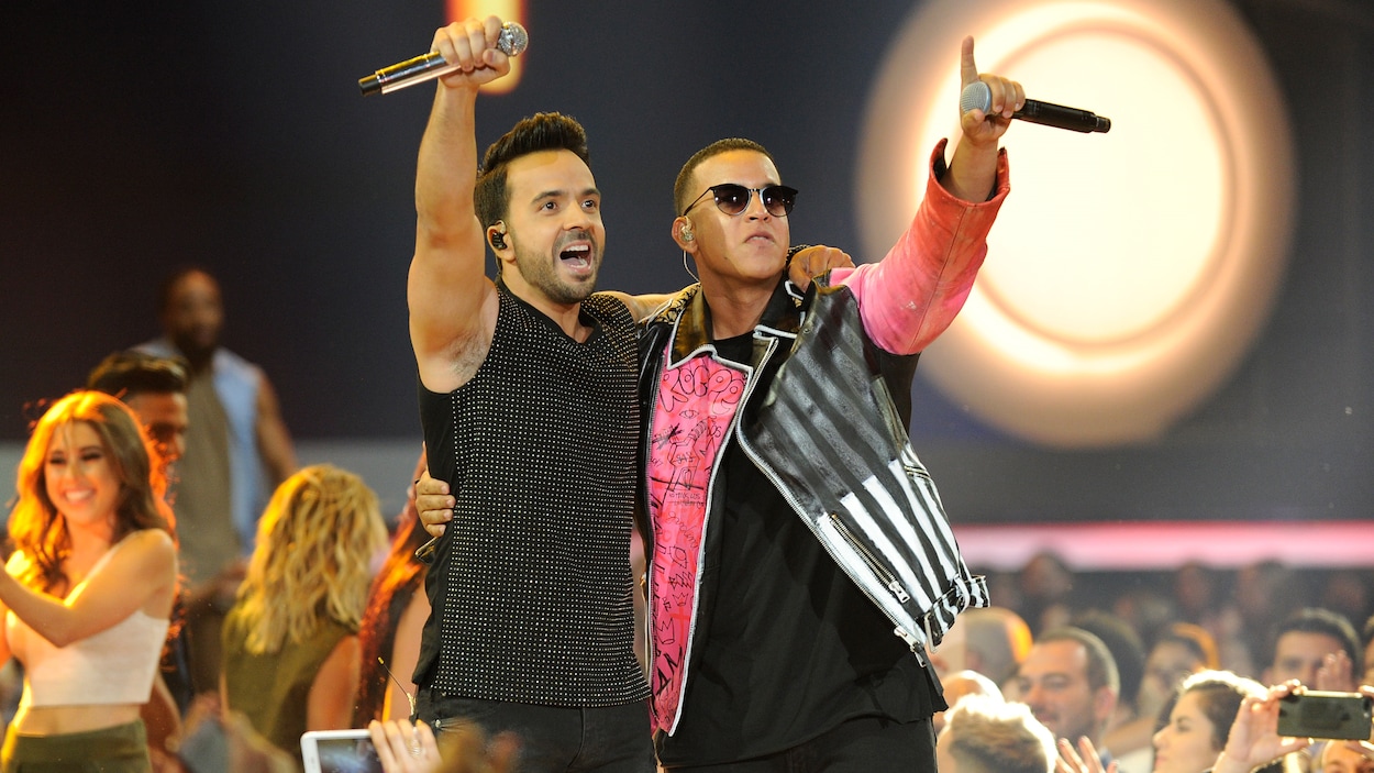 Les chanteurs Luis Fonsi et Daddy Yankee aux Billboard Latin Music Awards, en avril 2017. Leur chanson Despacito est en voie de devenir le plus grand succès de l'été. Les chanteurs Luis Fonsi et Daddy Yankee aux Billboard Latin Music Awards, en avril 2017. Leur chanson Despacito est en voie de devenir le plus grand succès de l'été.