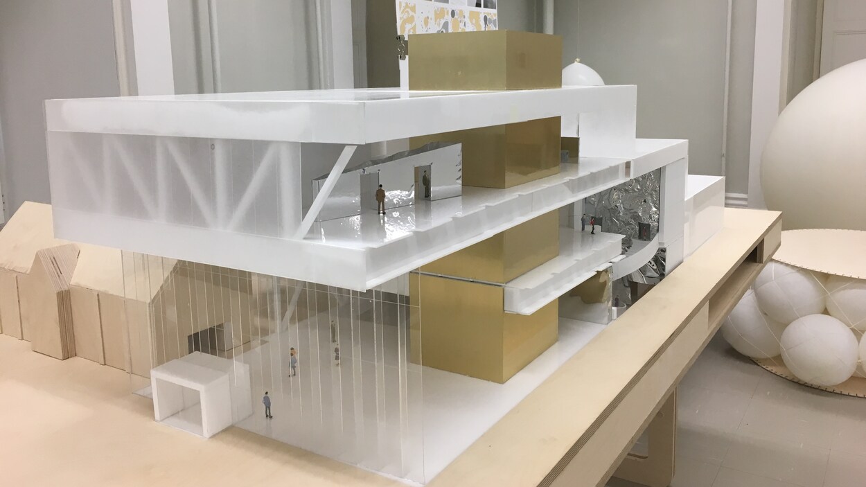 Maquette du projet Philanthropie. On aperçoit le recouvrement métallique qui habille les murs du bâtiment..