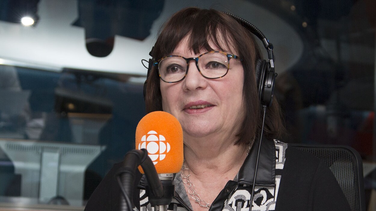 Monique Simard en entrevue au studio 17 de Radio-Canada, à Montréal, le 12 novembre 2017 Monique Simard en entrevue au studio 17 de Radio-Canada, à Montréal, le 12 novembre 2017