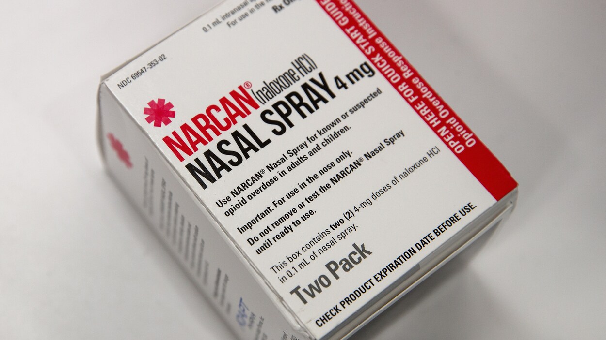 Un emballage de NARCAN, du naloxone en vaporisateur nasal.