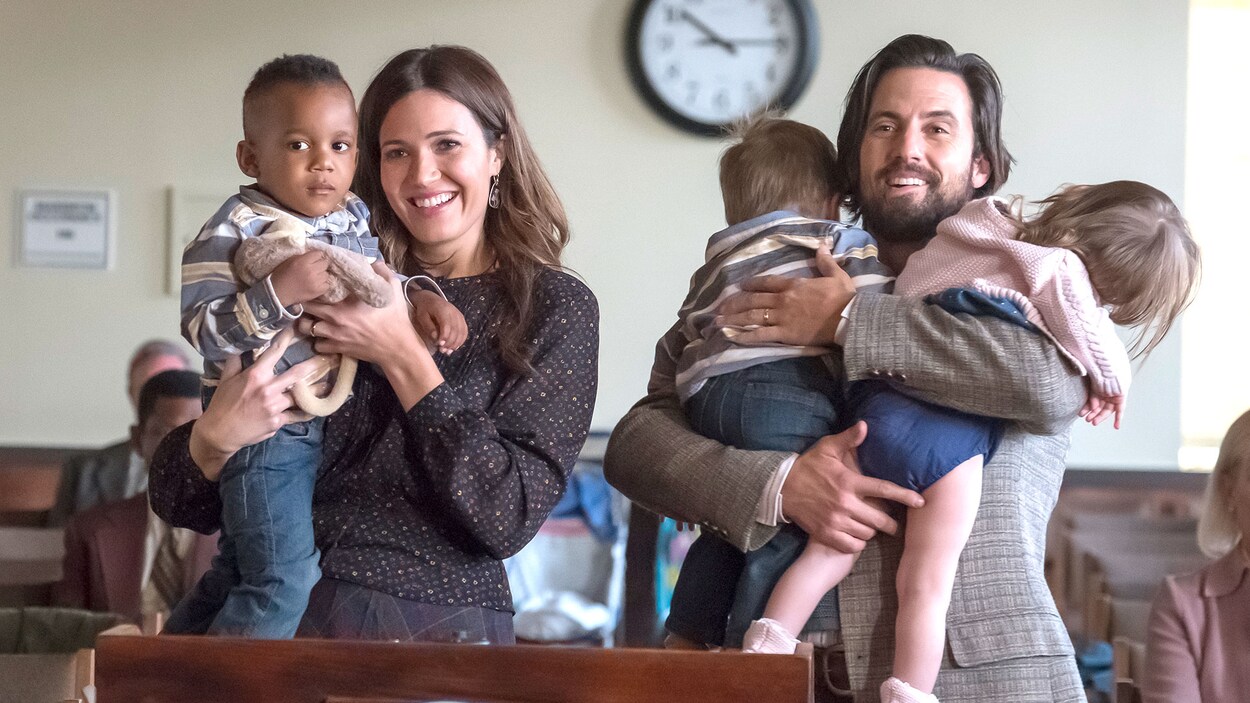 Jack et Rebecca avec leurs trois enfants lors d'une audience pour adopter légalement Randall. Jack et Rebecca avec leurs trois enfants lors d'une audience pour adopter légalement Randall.