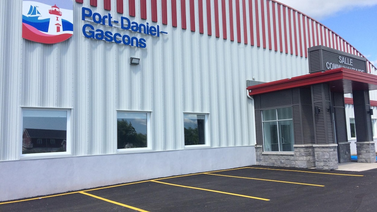 Le complexe polyvalent de la municipalité de Port-Daniel-Gascons.