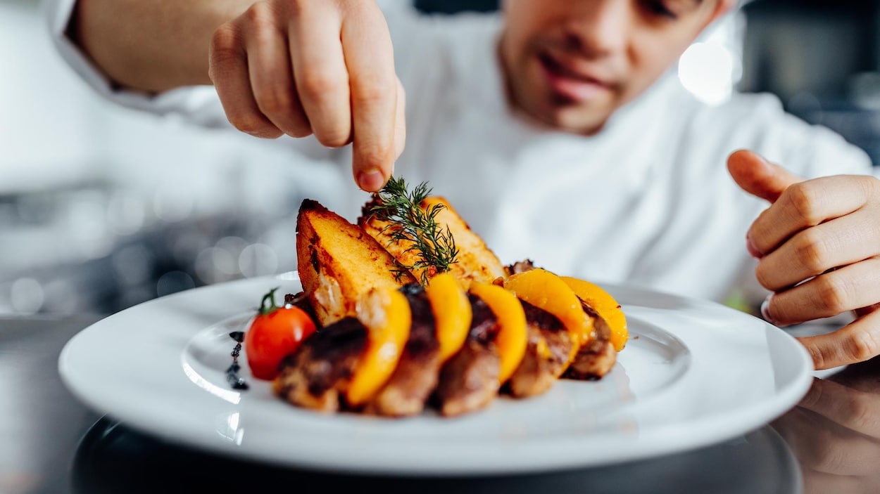 « Il y a urgence » : pénurie de main-d’œuvre dans le secteur alimentaire en Ontario