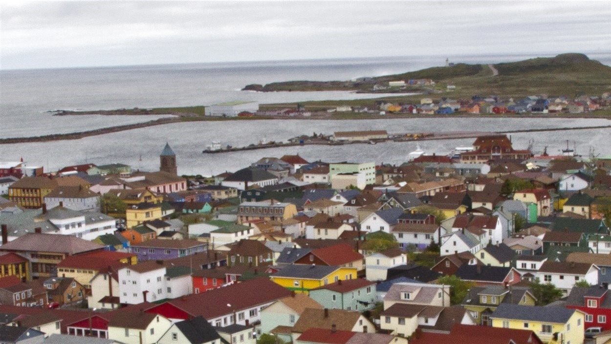 Un panorama de la ville de Saint-Pierre.