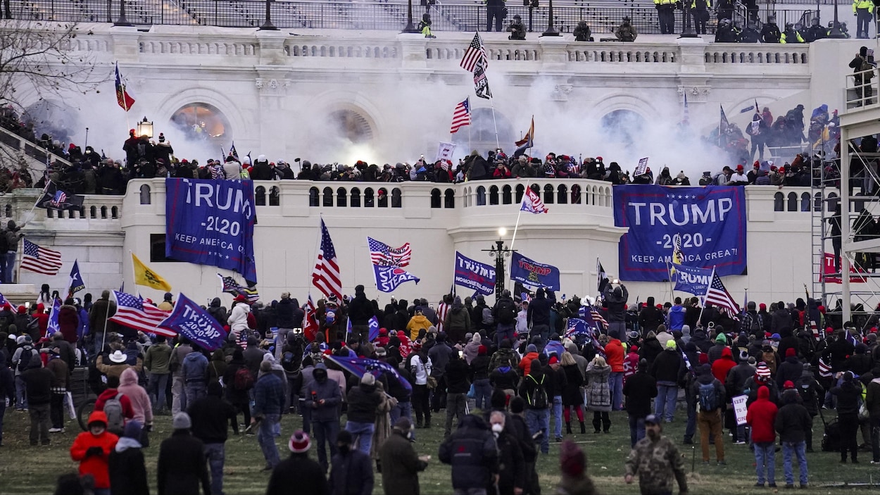Une juge fédérale ordonne le gel provisoire du fonds « anti-instrumentalisation » de Trump