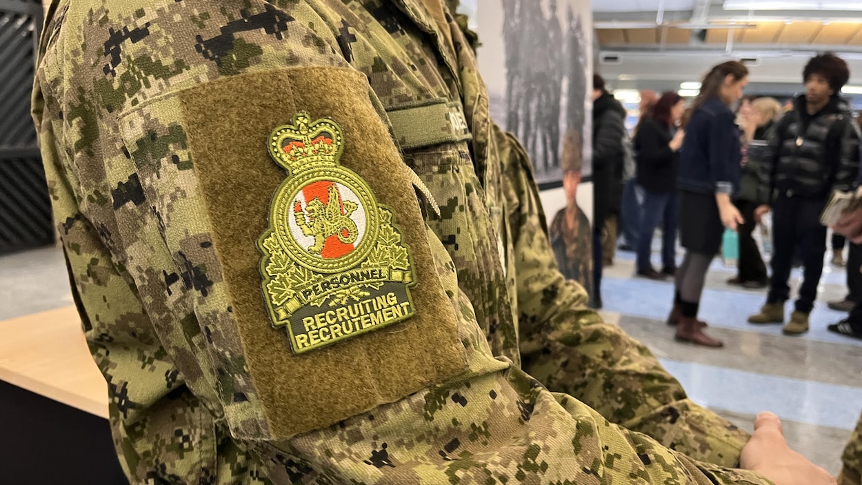 Le ministère de la Défense réduit la place du français à travers le Canada
