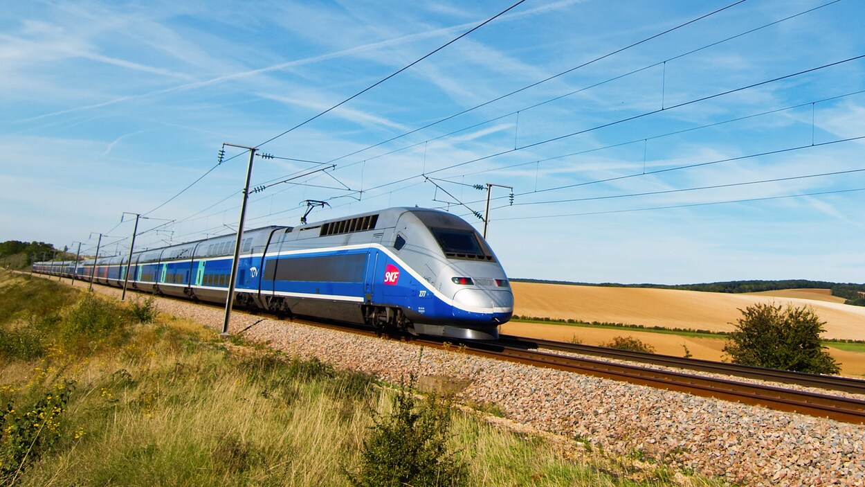 Les TGV (trains à grande vitesse) français changent de nom pour InOui.