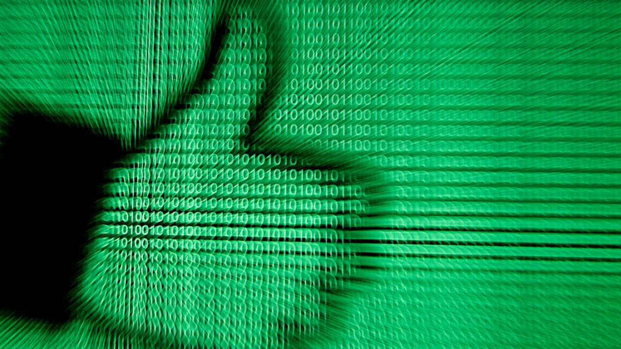 L'icône du pouce en l'air de Facebook en noir superposé à des rangées de 0 et de 1 verts. L'icône du pouce en l'air de Facebook en noir superposé à des rangées de 0 et de 1 verts.