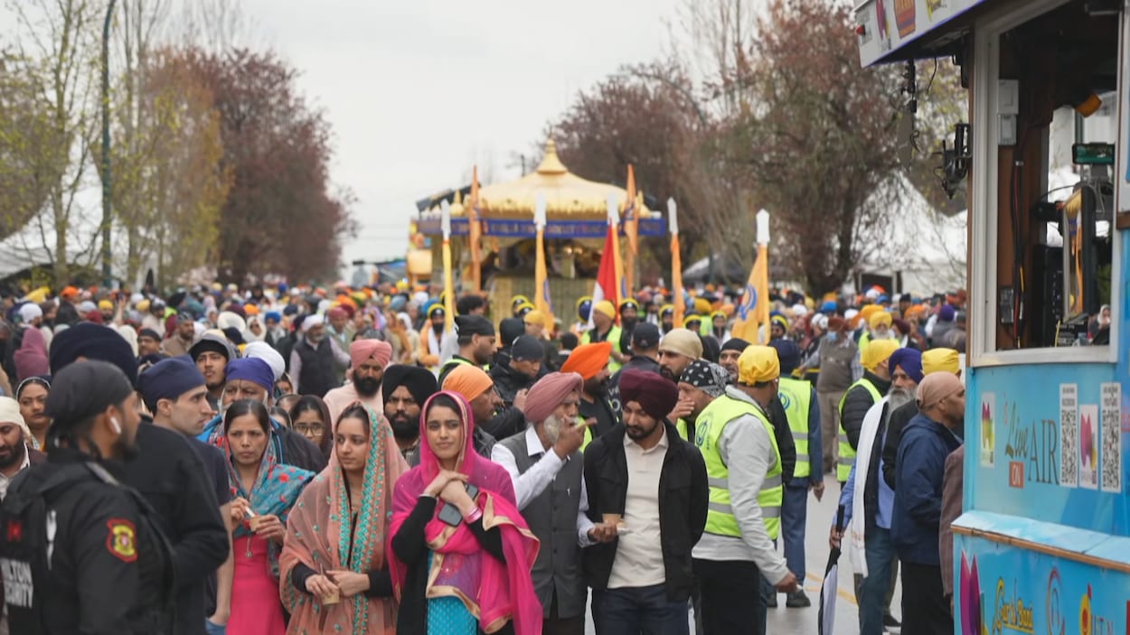 Les festivaliers satisfaits de la nouvelle route et de la sécurité au défilé Vaisakhi