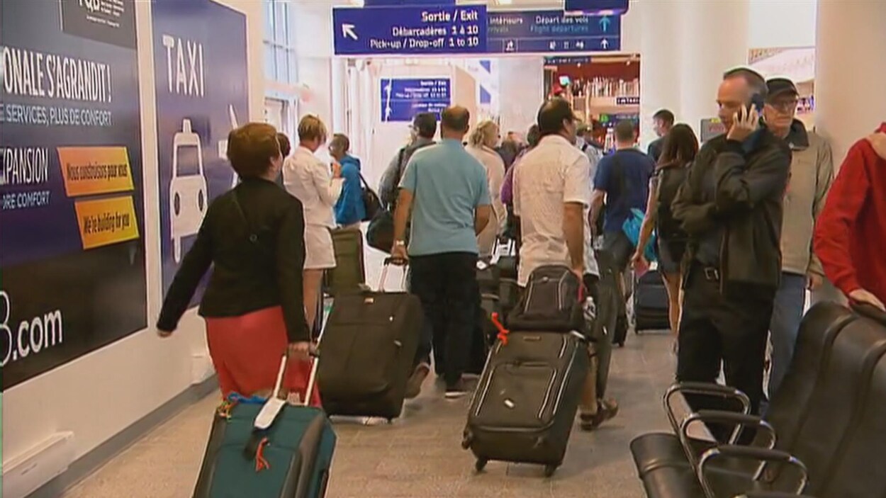 Voyageurs à l'aéroport