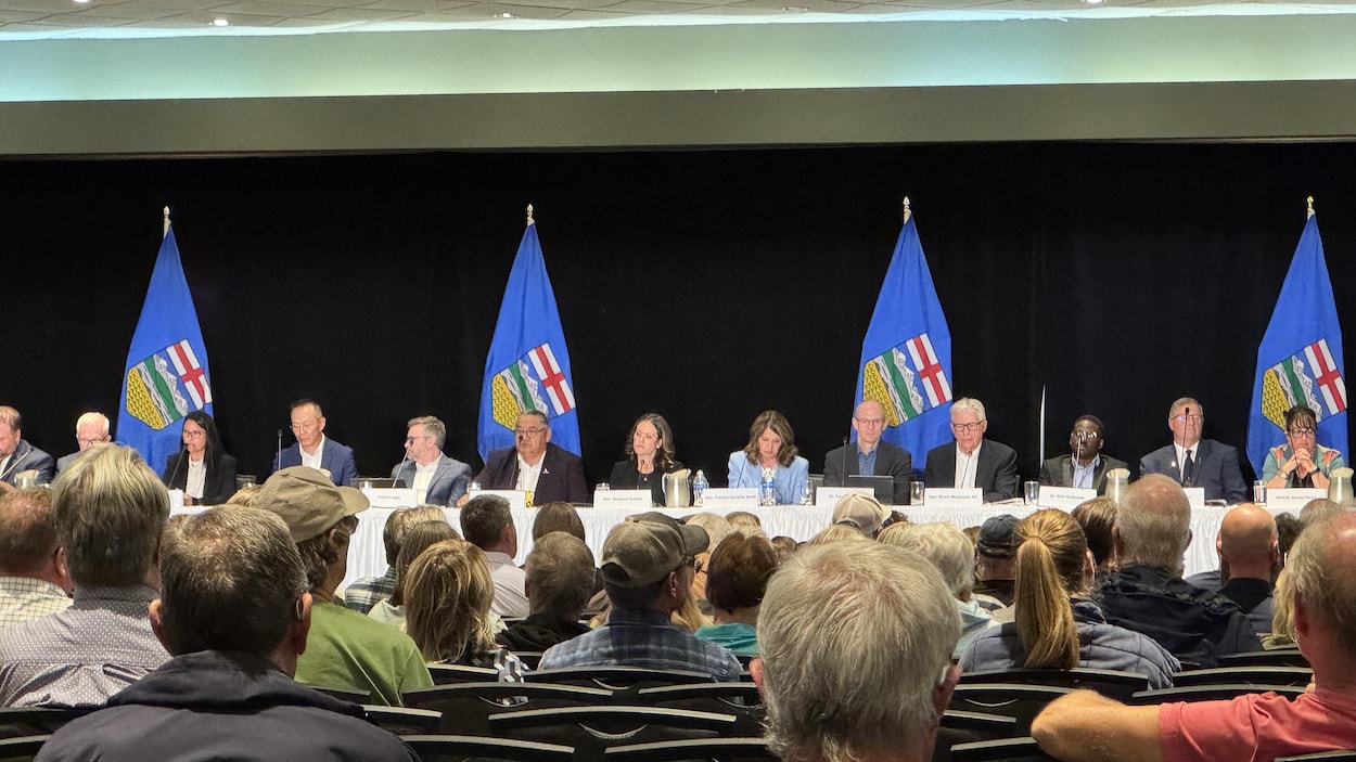 À la consultation sur l’avenir de l’Alberta, les doléances contre Ottawa sont déballées