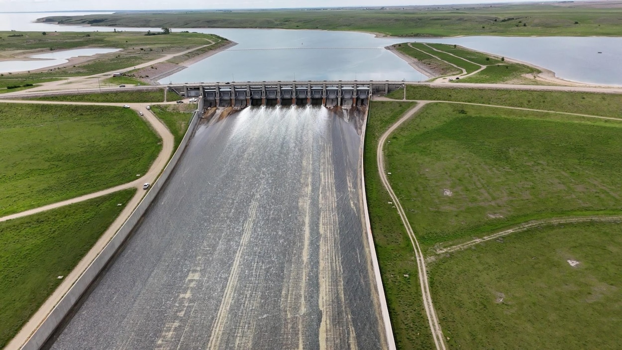 Le barrage Gardiner ouvre son déversoir pour la première fois en six ans