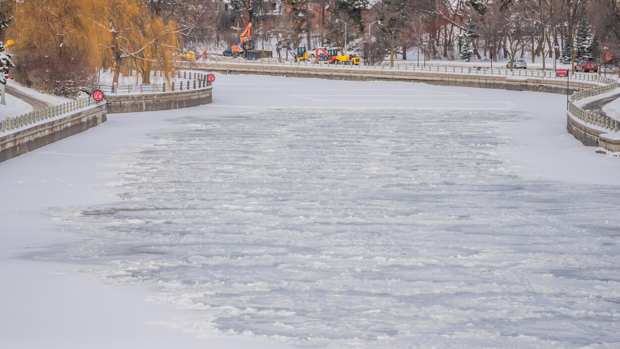 Le sel de voirie, obstacle à la formation de glace sur le canal Rideau ?