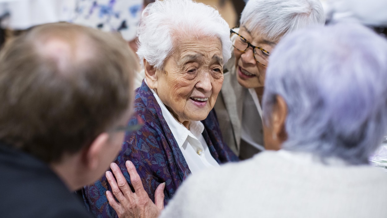 Elizabeth Beyer entourée de sa famille au centre de soins de longue durée pour les personnes âgées Normanna.