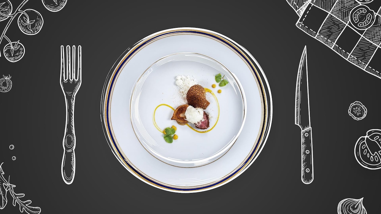 Un plat d’agneau accompagné de patates et de rutabaga grillé, d’un pâté aux épices écossaises et d’un pierogi préparé par Ian Carswell, le propriétaire du Black Tartan Kitchen à Carleton Place.