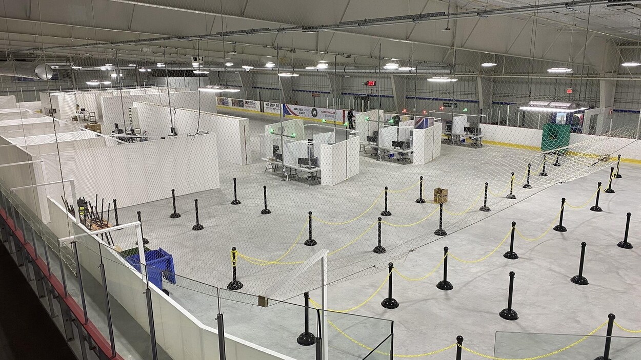 La patinoire numéro 3 transformée en clinique de soins COVID-19.