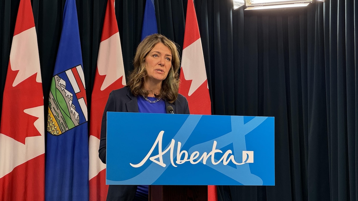 Danielle Smith veut calmer le discours sur la souveraineté