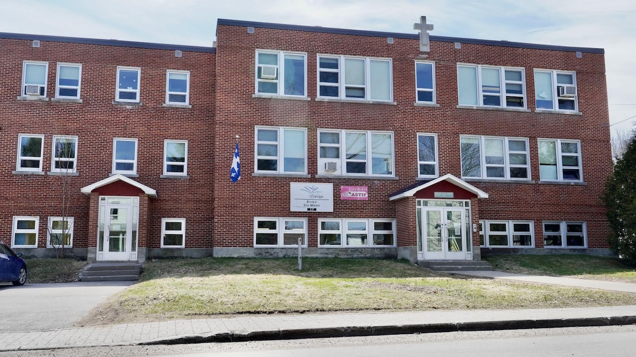 Saint-Boniface réussit à sauver la moitié de son gymnase | Radio-Canada