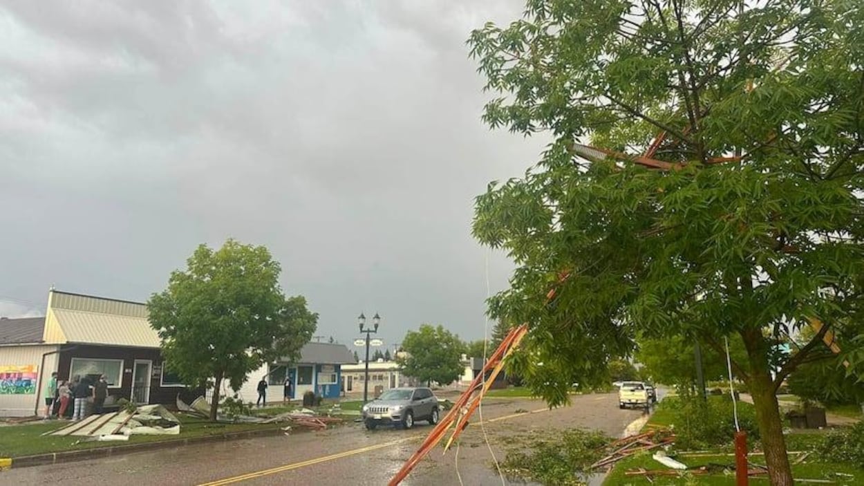 Violentes tempêtes dans le sud-ouest du Manitoba : une tornade touche terre