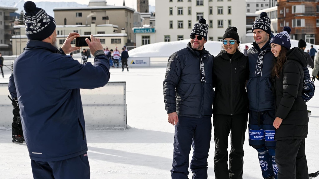 Éric Landry s’amuse en famille en Suisse comme entraîneur... et comme