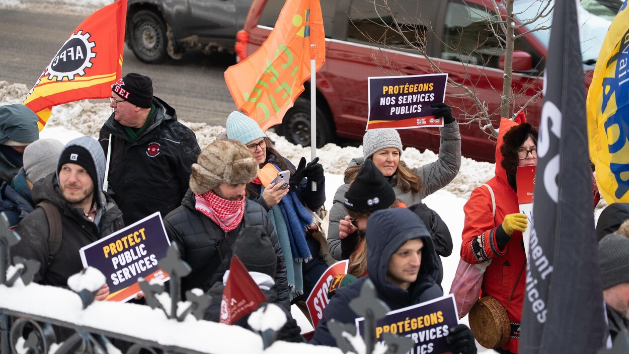 Compressions : un syndicat somme le gouvernement Carney de reculer