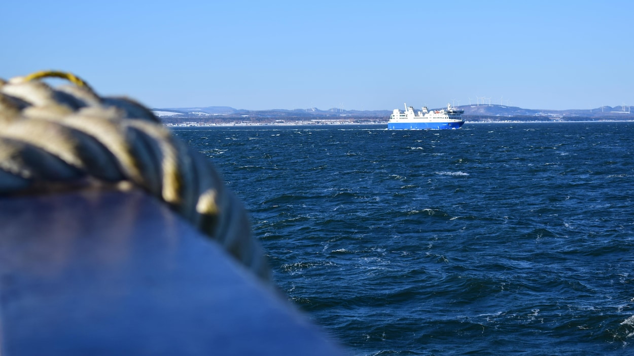 Le bateau F.A. Gauthier au large de Matane