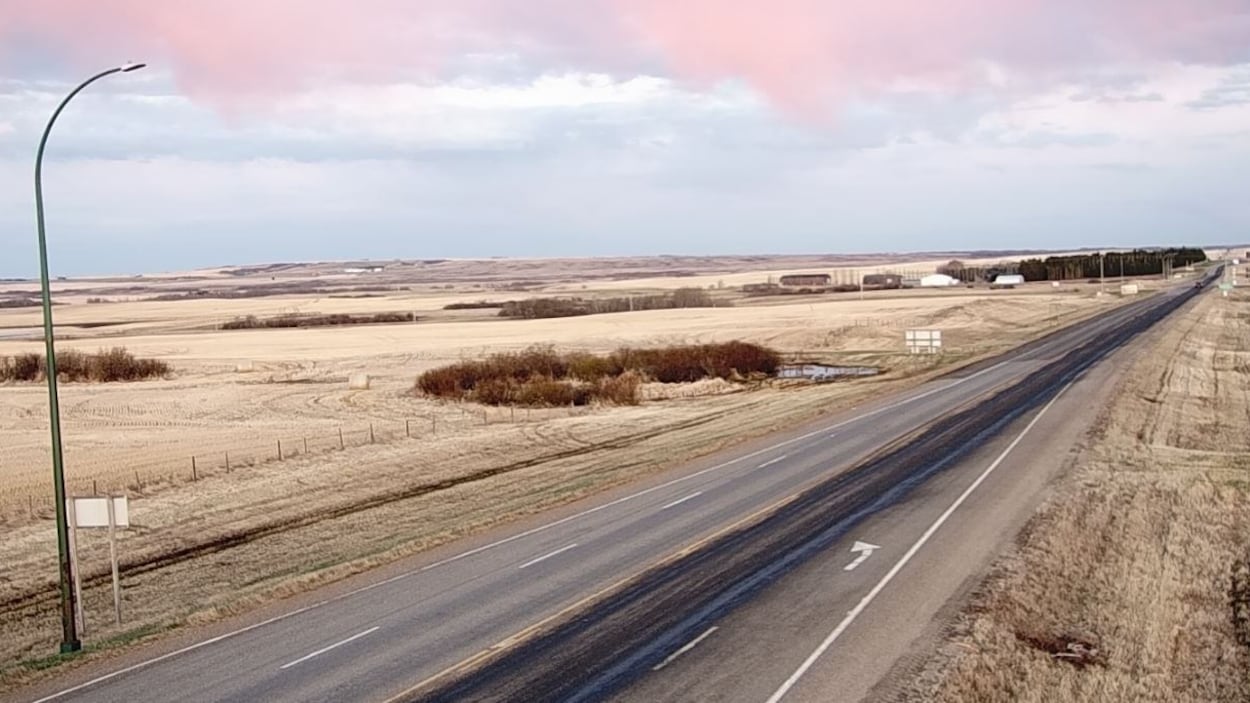 Un camion défectueux laisse une traînée de pétrole brut sur près de 30 km