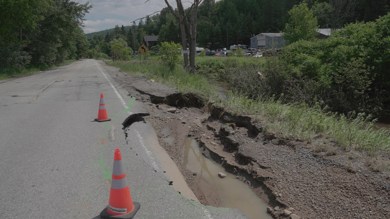 Inondation : des évacuations et des routes fermées à Val-des-Monts