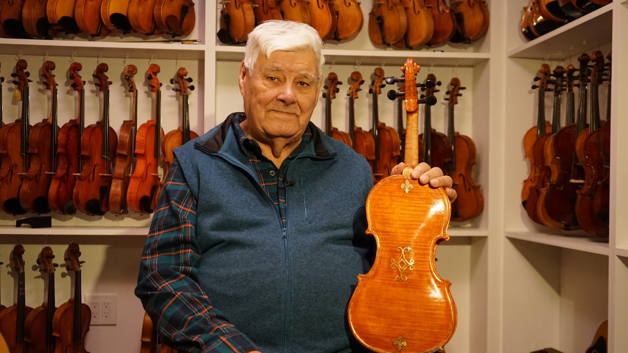 Un 100e violon incrusté d’or pour le « maître du violon métis », John Arcand