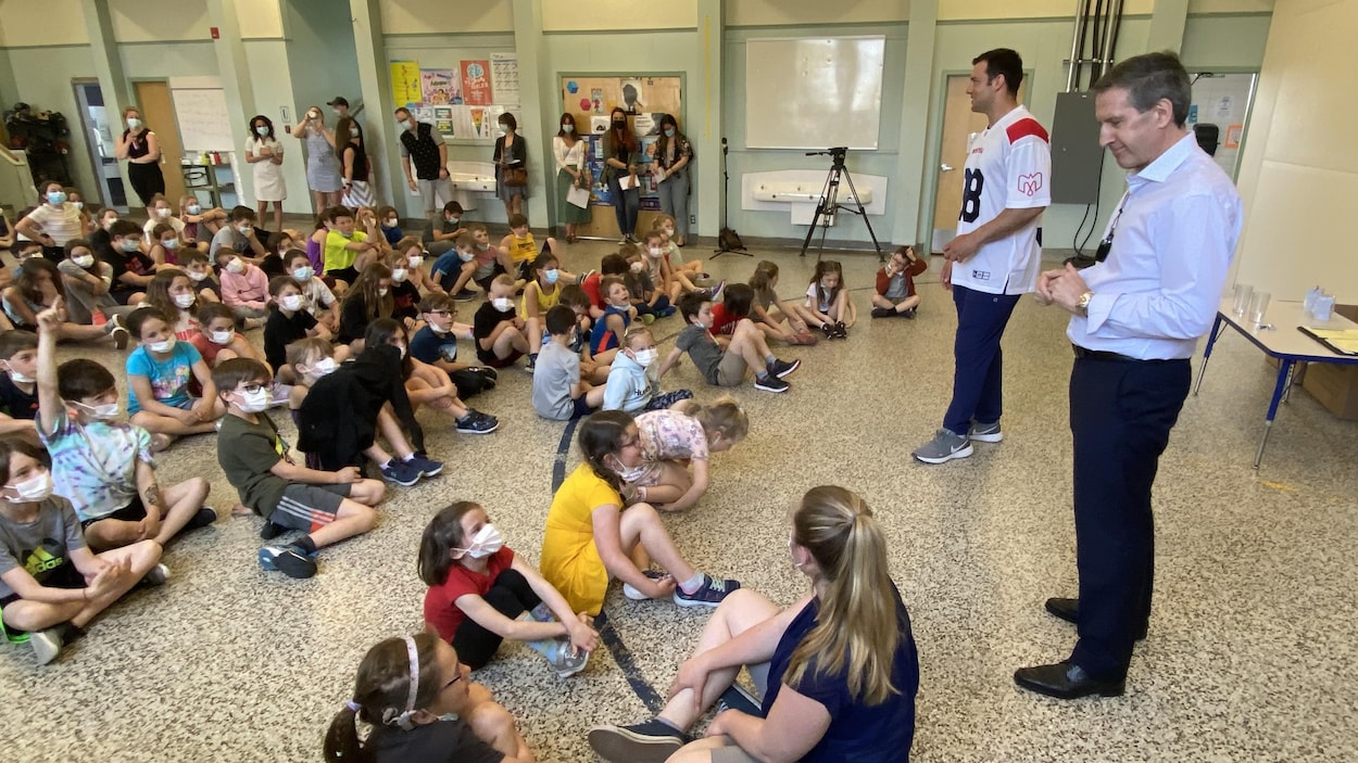 Des membres des Alouettes inspirent les élèves d’une école de Dudswell