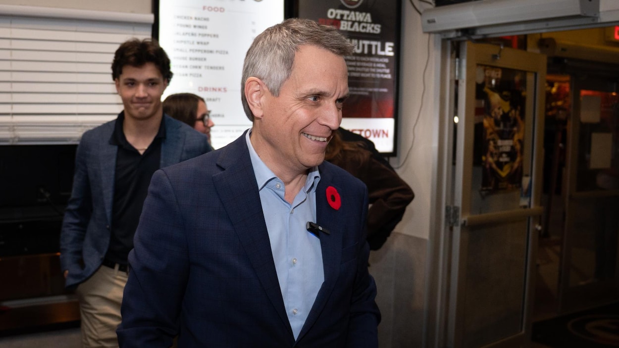 Mark Sutcliffe remporte un second mandat à la mairie d’Ottawa