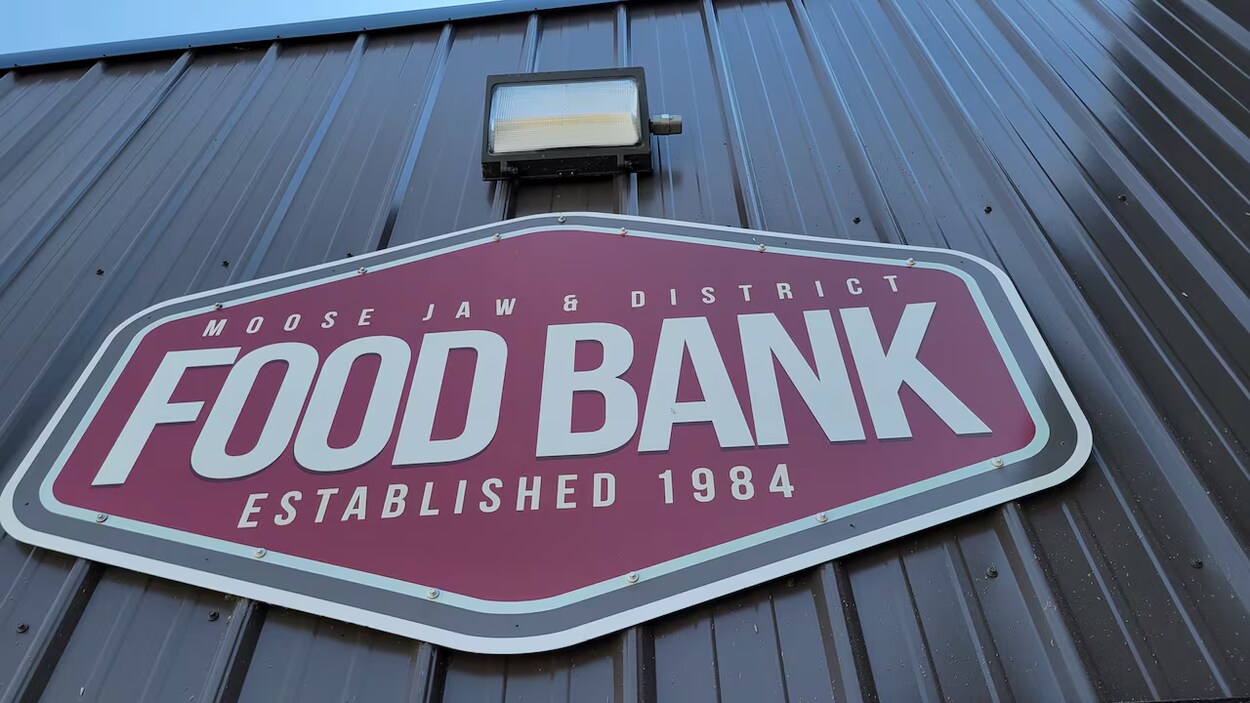 Coût de la vie : la banque alimentaire de Moose Jaw réduit les visites et les denrées