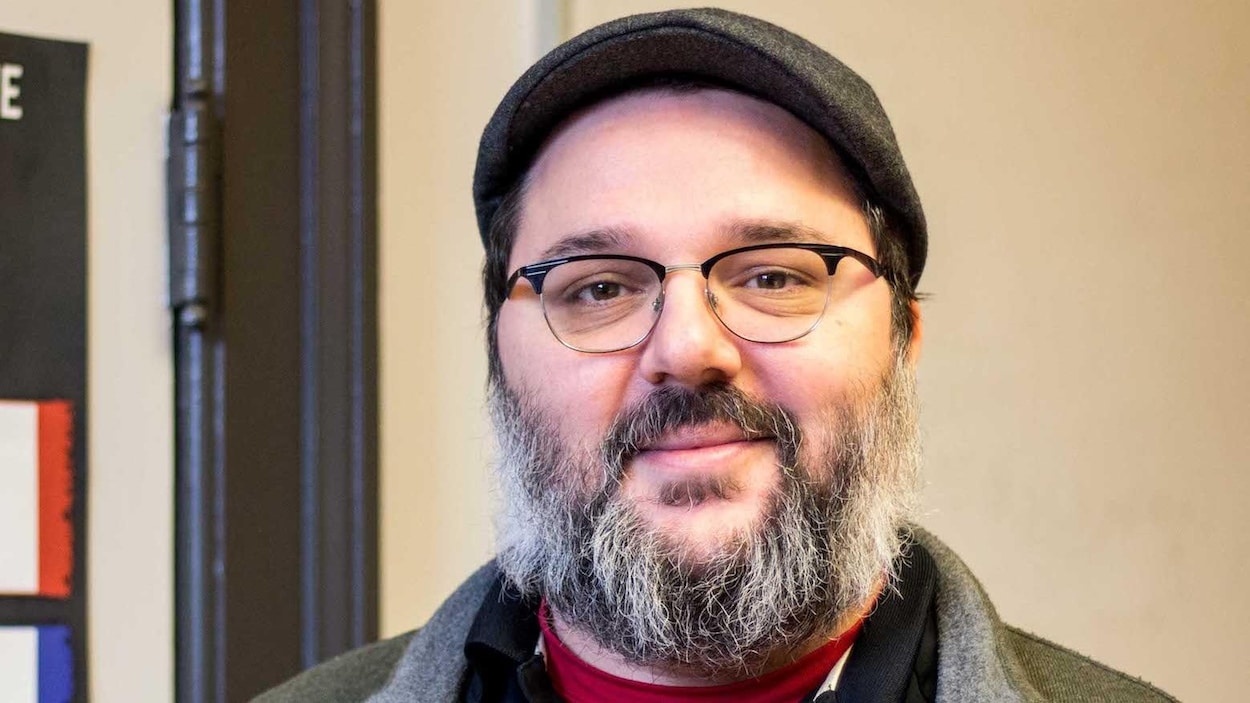 Le visage de Paul Gareau en gros plan.
