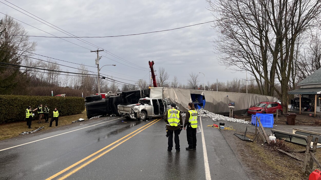 Collision impliquant un poids lourd et quatre véhicules à SainteCécile