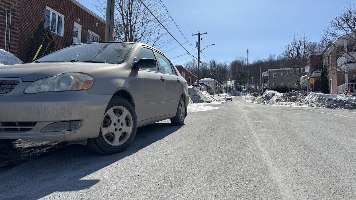 Plus de 100 $ d’infraction pour des roues non tournées vers le trottoir dans une pente