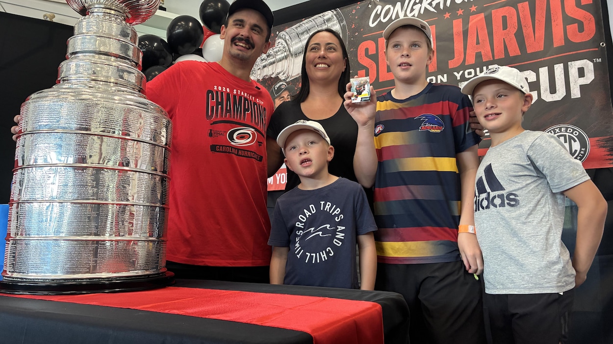 Seth Jarvis ramène la Coupe Stanley à Winnipeg
