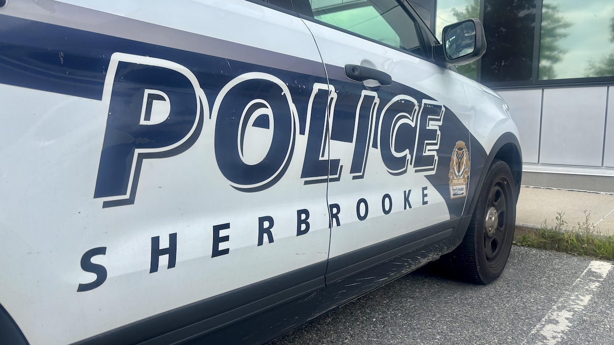 Arrêté pour des comportements suspects envers des adolescentes