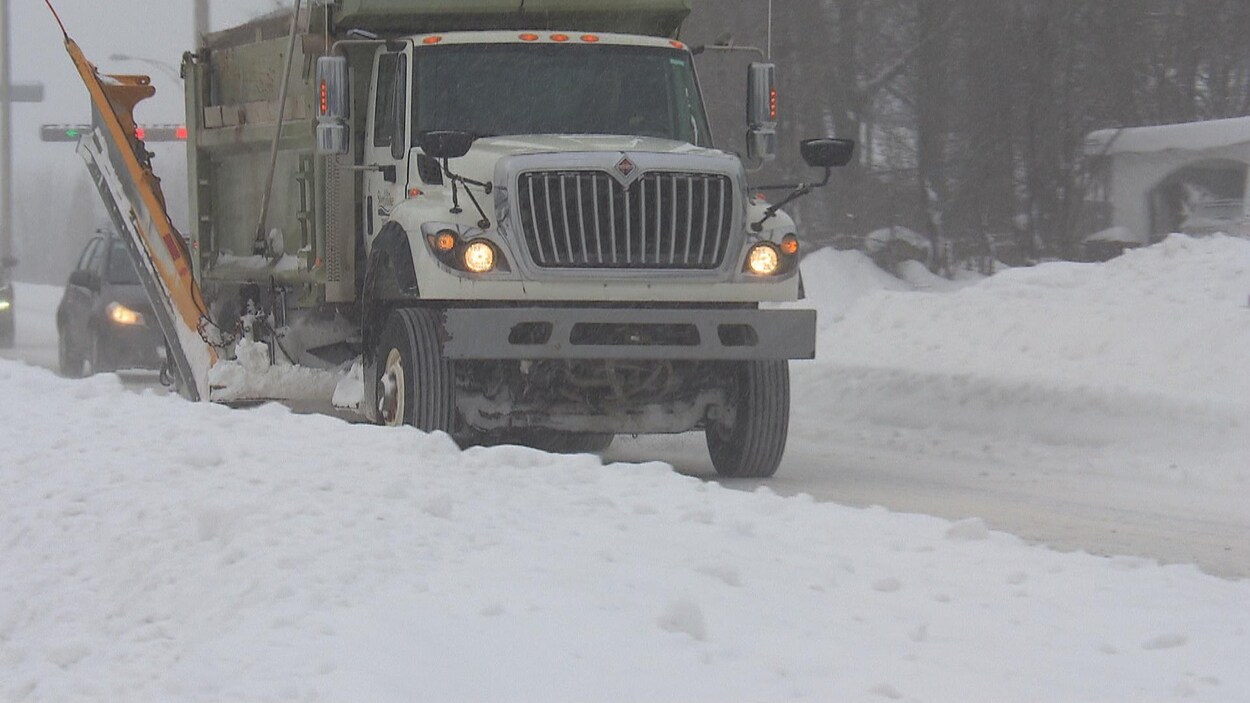 Les conditions routières sont difficiles à Sherbrooke en ce lendemain de tempête.