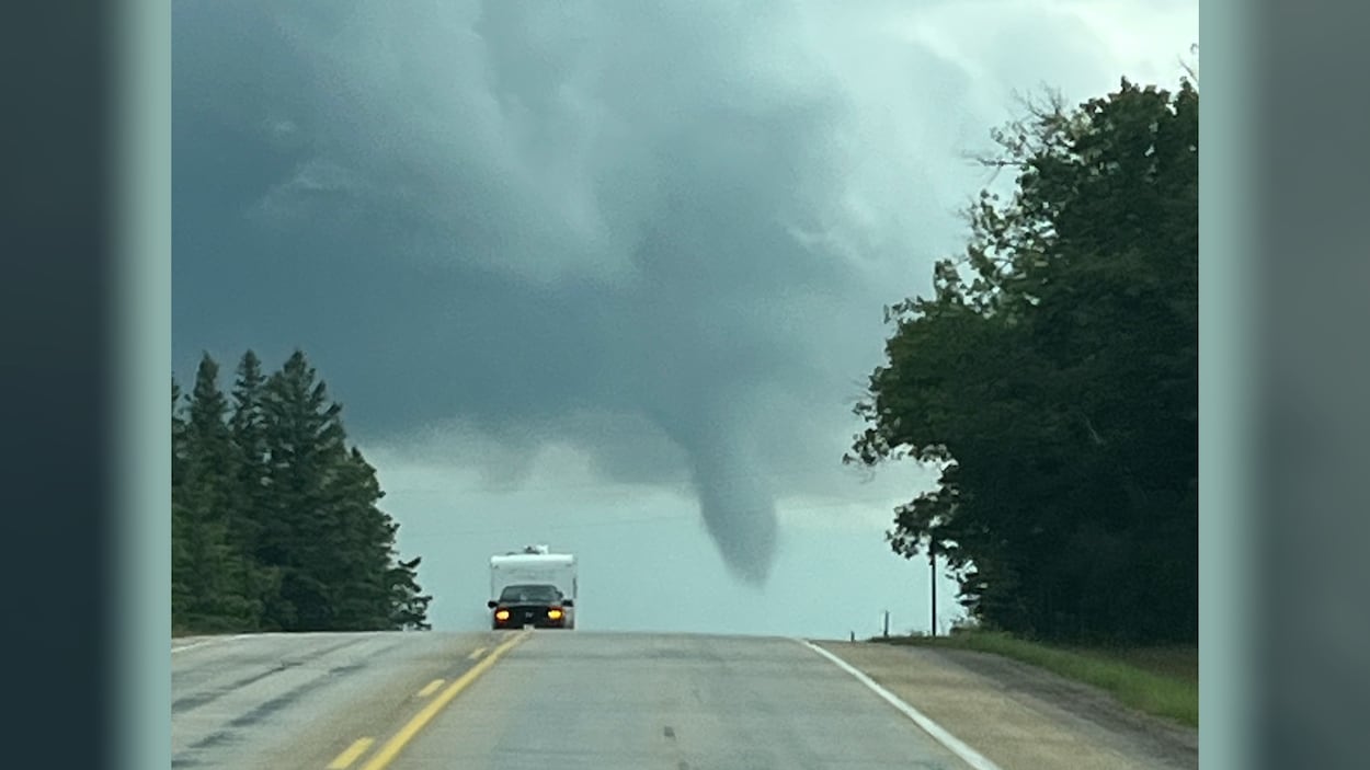 Deux tornades ont touché terre près de Winnipeg mercredi, confirment ...